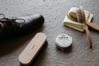 Shoe-Care Kit (5 pieces) Wooden box: Polish/ 2 applicator brushes/ Polishing brush/ microfiber chamois cloth
